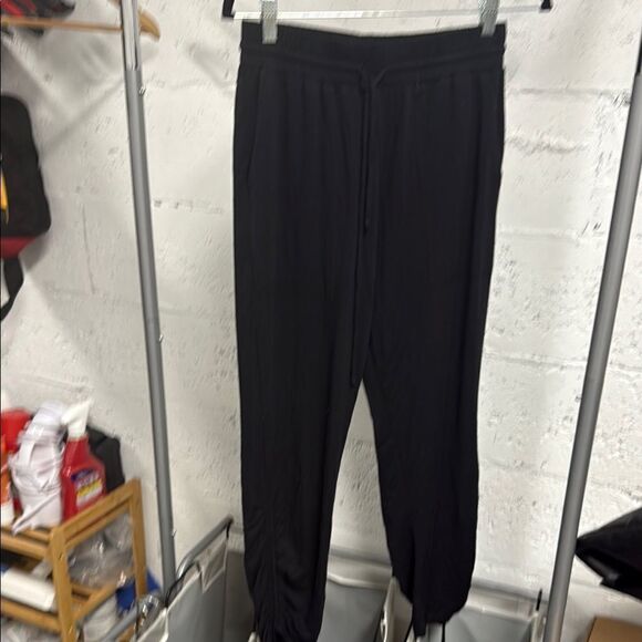 Trask Pants - TRASK - Womens Black Jogger Pants - Scrunched Bottom - Like New - Medium